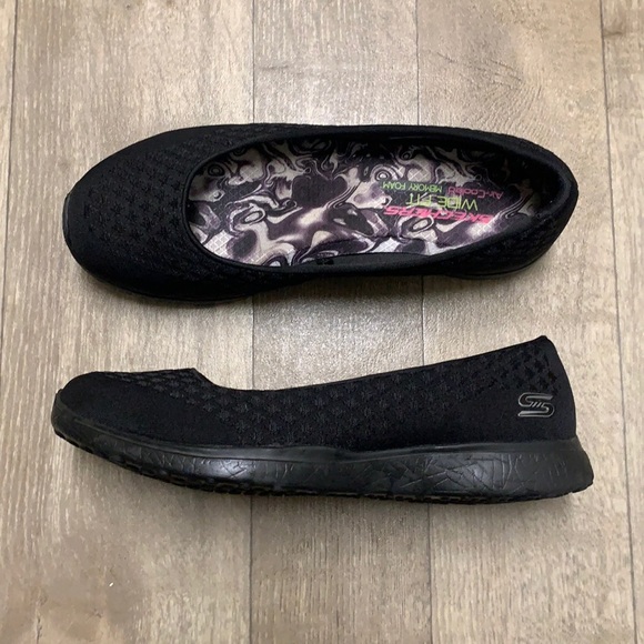 skechers wide fit with air cooled memory foam